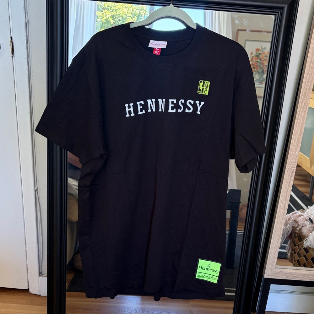 Hennesey Men's Black Logo Graphic T-Shirt